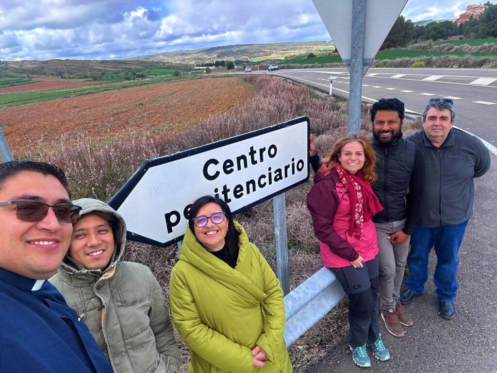 Misioneros visitan Centro Penitenciario