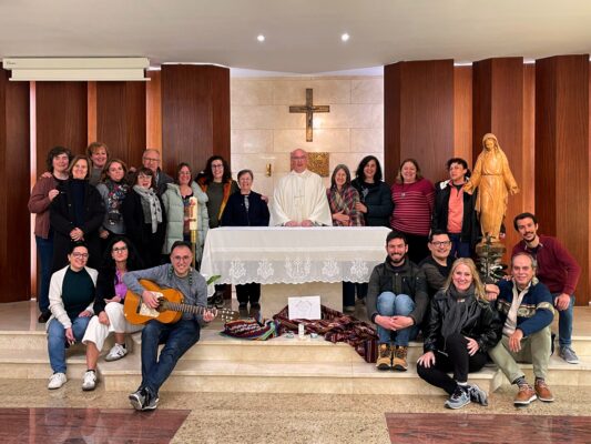 Asamblea 2024 - asambleístas en la capilla
