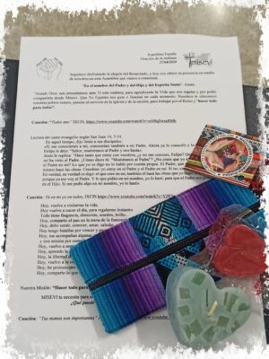 Asamblea 2024 - Foto de oración y obsequios misioneros