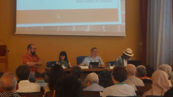 Mesa de la 77 semana de Misionología.